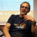Simone Moro in un momento del talk show per i giornalisti