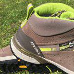 Il profilo ribassato posteriormente del collare della T-cross Mid Gtx di Tecnica