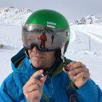Sistema rapido di chiusura del casco Uvex 500 Visor con bottone e cremagliera