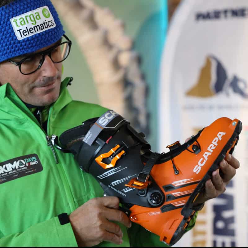 Scarpa Maestrale con scafo e gambetto in Pebax R-new.